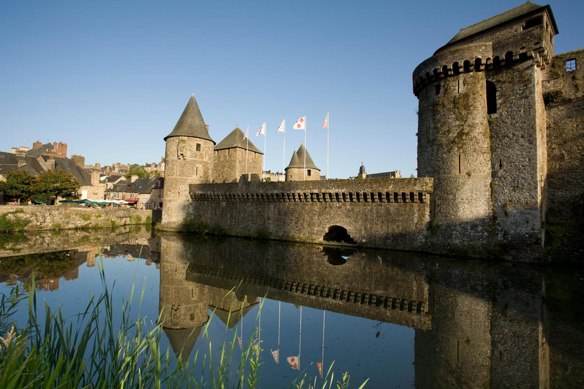 The Originals Boutique, Hotel Le Lion D'Or, Fougeres Ouest Maen Roch Exterior photo